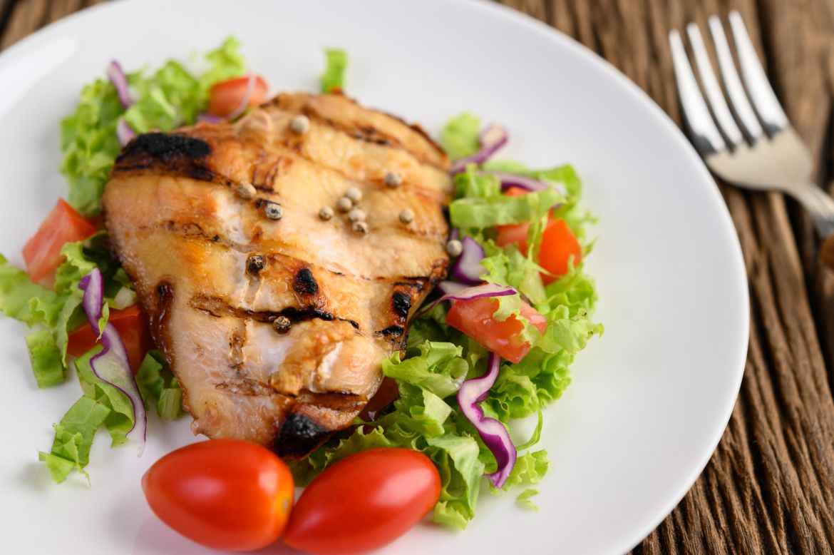¿Cuánta proteína tiene el pollo?